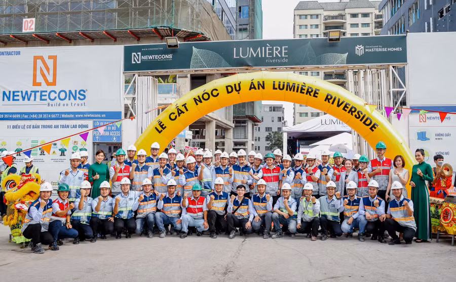Trong thời gian gần sắp tới, LUMIÈRE riverside sẽ tiếp tục hoàn thiện hạ tầng kỹ thuật bên trong 02 tòa tháp, các căn hộ và hệ tiện ích “xanh” đẳng cấp quốc tế