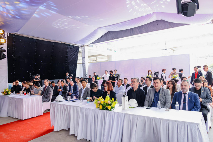 Sự kiện có sự tham dự của đại diện lãnh đạo Masterise Homes, các đối tác thiết kế, thi công, đối tác phân phối chiến lược của dự án LUMIÈRE riverside