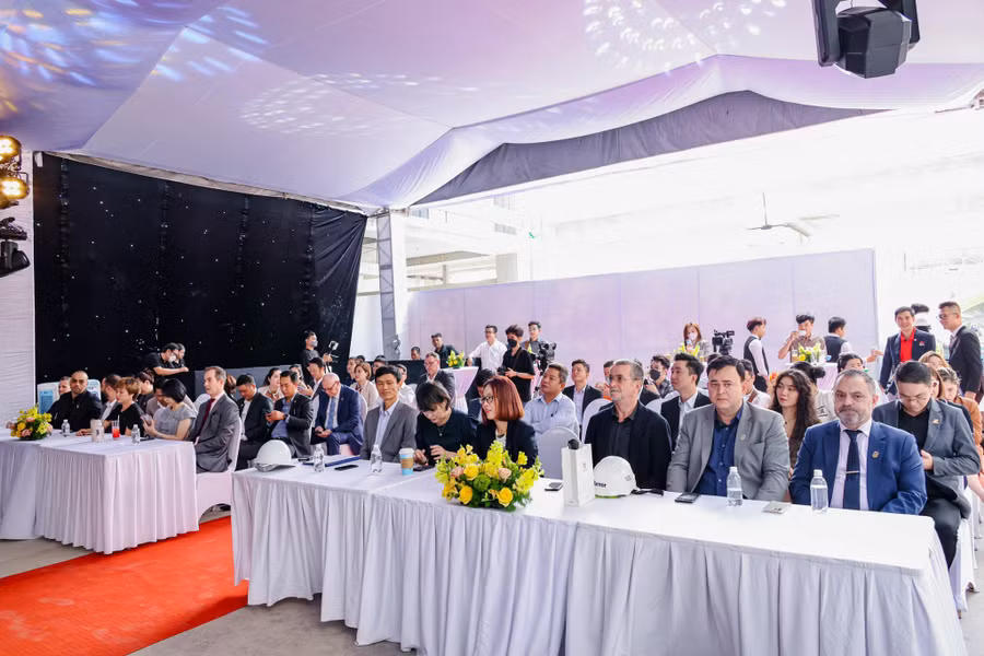 Sự kiện có sự tham dự của đại diện lãnh đạo Masterise Homes, các đối tác thiết kế, thi công, đối tác phân phối chiến lược của dự án LUMIÈRE riverside