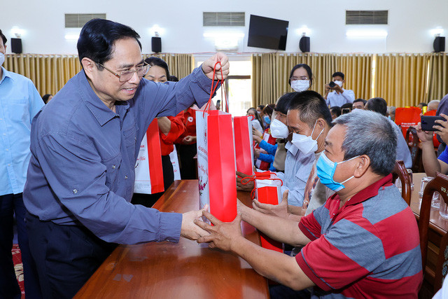 Đón người dân về quê an toàn, chăm lo để mọi người đều có Tết, bù đắp lại những khó khăn, mất mát do dịch bệnh - Ảnh 4. Đón người dân về quê an toàn, chăm lo để mọi người đều có Tết, bù đắp lại những khó khăn, mất mát do dịch bệnh - Ảnh 4.