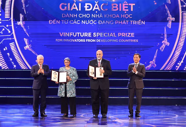 Vinh danh những công trình khoa học truyền cảm hứng phụng sự nhân loại - Ảnh 3. Vinh danh những công trình khoa học truyền cảm hứng phụng sự nhân loại - Ảnh 3.