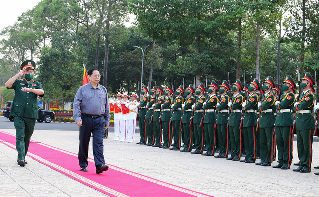 Đón người dân về quê an toàn, chăm lo để mọi người đều có Tết, bù đắp lại những khó khăn, mất mát do dịch bệnh - Ảnh 7. Đón người dân về quê an toàn, chăm lo để mọi người đều có Tết, bù đắp lại những khó khăn, mất mát do dịch bệnh - Ảnh 7.