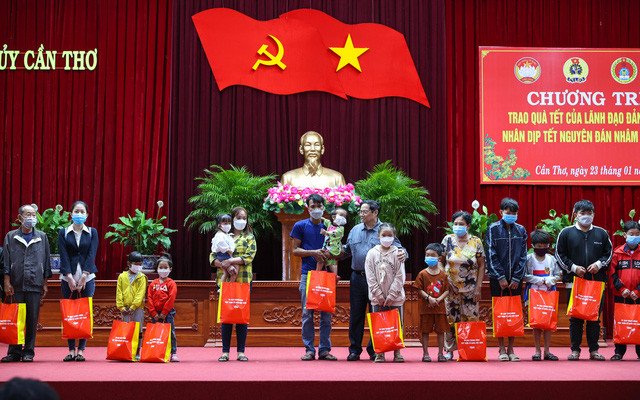 Đón người dân về quê an toàn, chăm lo để mọi người đều có Tết, bù đắp lại những khó khăn, mất mát do dịch bệnh - Ảnh 6. Đón người dân về quê an toàn, chăm lo để mọi người đều có Tết, bù đắp lại những khó khăn, mất mát do dịch bệnh - Ảnh 6.