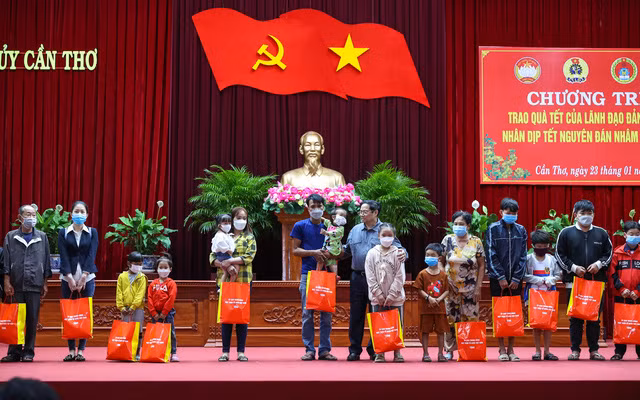 Đón người dân về quê an toàn, chăm lo để mọi người đều có Tết, bù đắp lại những khó khăn, mất mát do dịch bệnh - Ảnh 6.