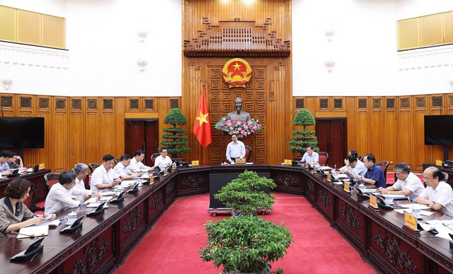 Thủ tướng: Đánh giá chính xác thực trạng, tiếp tục triển khai các giải pháp bảo đảm thuốc và nhân lực y tế - Ảnh 2. Thủ tướng: Đánh giá chính xác thực trạng, tiếp tục triển khai các giải pháp bảo đảm thuốc và nhân lực y tế - Ảnh 2.