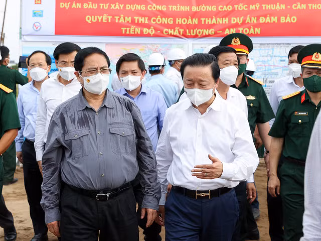 Thủ tướng kiểm tra, đôn đốc các dự án giao thông trọng điểm tại Đồng bằng sông Cửu Long - Ảnh 1.