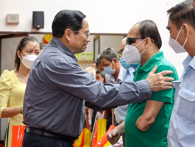 Đón người dân về quê an toàn, chăm lo để mọi người đều có Tết, bù đắp lại những khó khăn, mất mát do dịch bệnh - Ảnh 2.