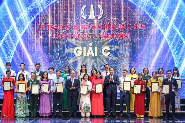 Thủ tướng dự lễ trao giải thưởng cao quý nhất của giới báo chí cả nước - Ảnh 7. Thủ tướng dự lễ trao giải thưởng cao quý nhất của giới báo chí cả nước - Ảnh 7.