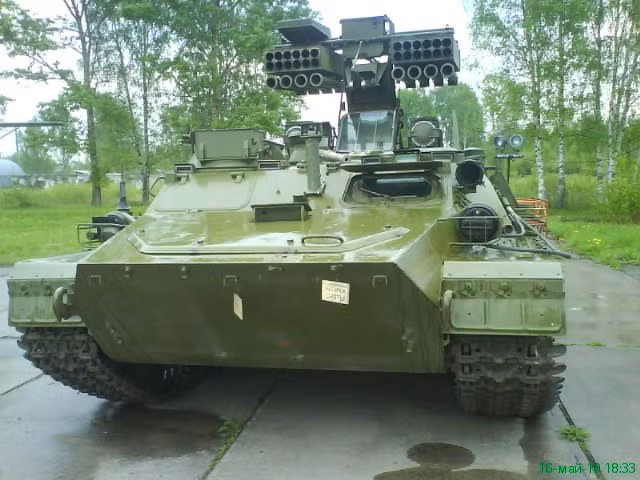 Bệ phóng BKP-B812 tương thích rocket S-8 gắn trên xe thiết giáp MT-LB. Bệ phóng BKP-B812 tương thích rocket S-8 gắn trên xe thiết giáp MT-LB.