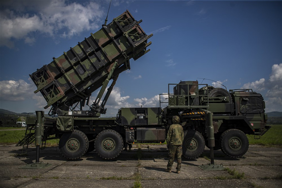 Ukraine đang yêu cầu phương Tây tăng cường cung cấp các tổ hợp phòng thủ tên lửa Patriot. Ukraine đang yêu cầu phương Tây tăng cường cung cấp các tổ hợp phòng thủ tên lửa Patriot.