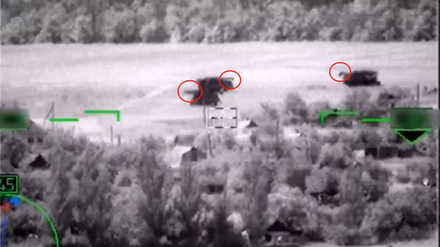 Chiếc "xe tăng lạ" vừa bị trực thăng Ka-52 của Nga phá hủy.