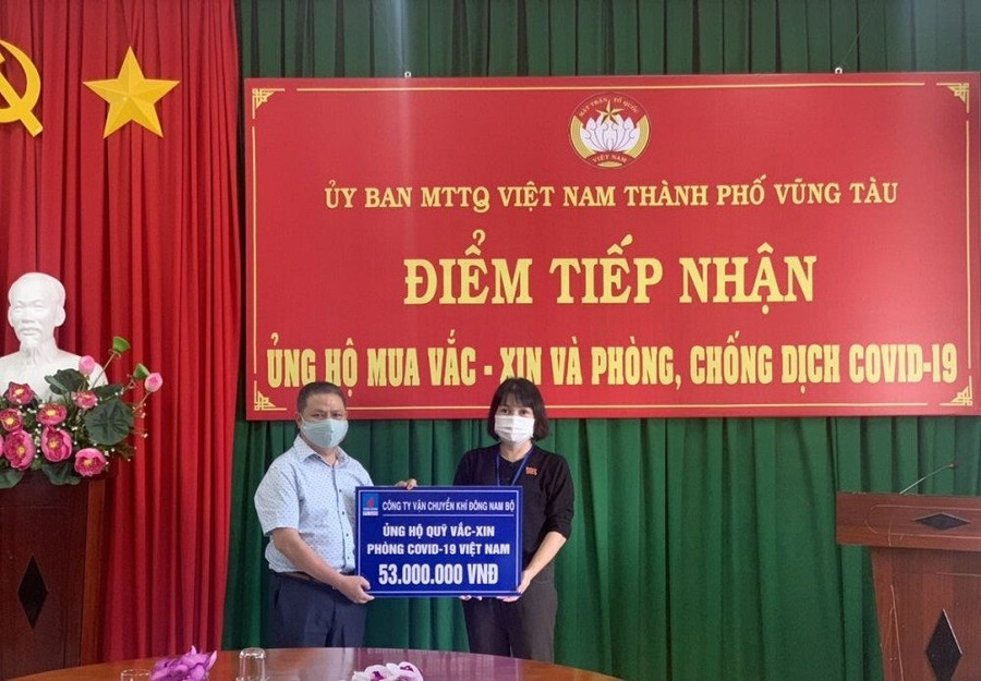 Chủ tịch Công đoàn KĐN trao tặng Quỹ vắc xin chống Covid-19 của Tp. Vũng Tàu Chủ tịch Công đoàn KĐN trao tặng Quỹ vắc xin chống Covid-19 của Tp. Vũng Tàu