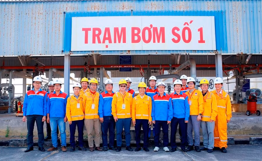 Các thành viên Ban điều phối BCC của PV GAS và PVOIL và đại diện 2 Tổng công ty thể hiện tình đoàn kết hợp tác