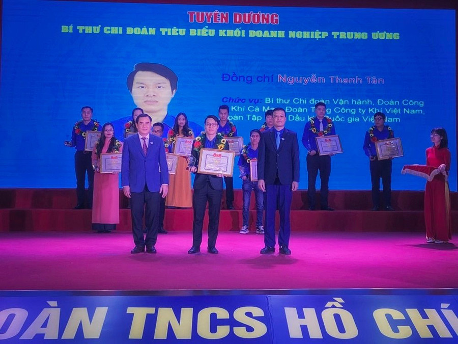 Đồng chí Nguyễn Thanh Tân, Bí thư Chi đoàn Vận hành (Đoàn Công ty Khí Cà Mau, Đoàn Tổng Công ty Khí Việt Nam) được tuyên dương Bí thư Chi đoàn tiêu biểu Khối DNTW Đồng chí Nguyễn Thanh Tân, Bí thư Chi đoàn Vận hành (Đoàn Công ty Khí Cà Mau, Đoàn Tổng Công ty Khí Việt Nam) được tuyên dương Bí thư Chi đoàn tiêu biểu Khối DNTW