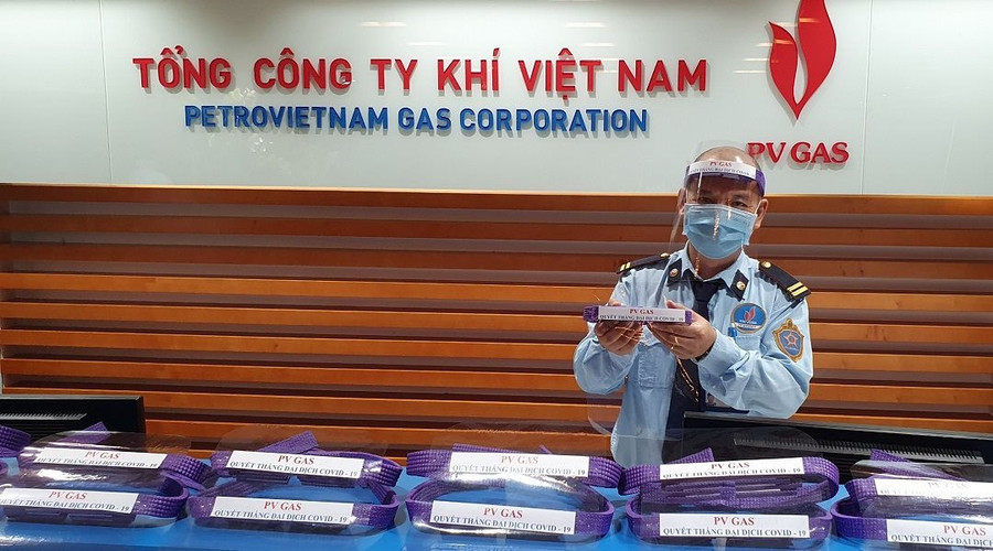 BCH CQĐH PV GAS gửi tặng tấm chắn giọt bắn cho lực lượng bảo vệ tòa nhà PV GAS Tower BCH CQĐH PV GAS gửi tặng tấm chắn giọt bắn cho lực lượng bảo vệ tòa nhà PV GAS Tower