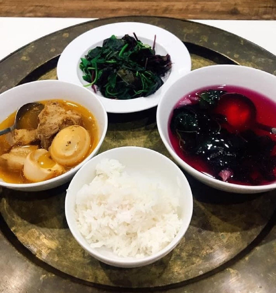 Bữa cơm ngon với cơm ST25 thơm dẻo được các gia đình CQĐH PV GAS vui mừng chia sẻ