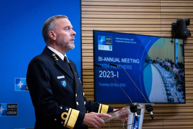 Đô đốc Rob Bauer đã đưa ra một số nhận xét về sức mạnh quân sự của Nga.