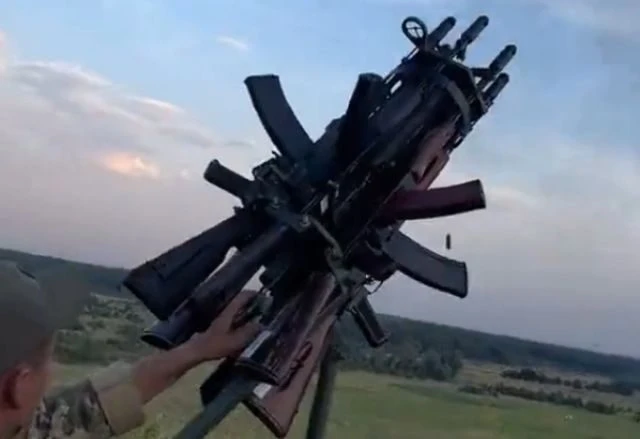 Ukraine 'chế tạo' súng máy 6 nòng từ AK-74