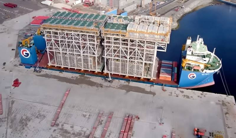 Nga nhận nhà máy LNG nổi 'độc nhất vô nhị'