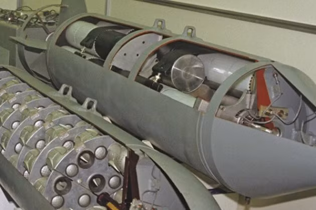 Mỹ giao bom, đạn chùm cho Ukraine sẽ lập tức 'cởi trói' cho Nga