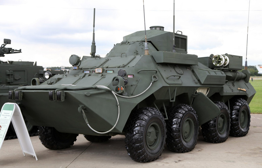 Xe chỉ huy di động R-149BMR Kushetka-B nguyên bản không có vũ khí đã "lột xác" trong tay Quân đội Ukraine. Xe chỉ huy di động R-149BMR Kushetka-B nguyên bản không có vũ khí đã "lột xác" trong tay Quân đội Ukraine.