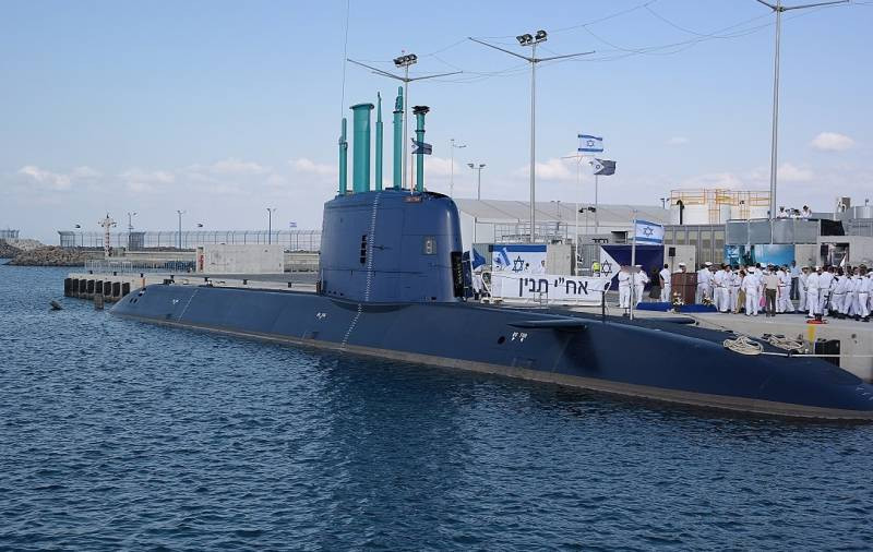 Tàu ngầm Dolphin của Hải quân Israel là thành phần đáng sợ nhất trong "bộ ba hạt nhân" của Israel. Tàu ngầm Dolphin của Hải quân Israel là thành phần đáng sợ nhất trong "bộ ba hạt nhân" của Israel.