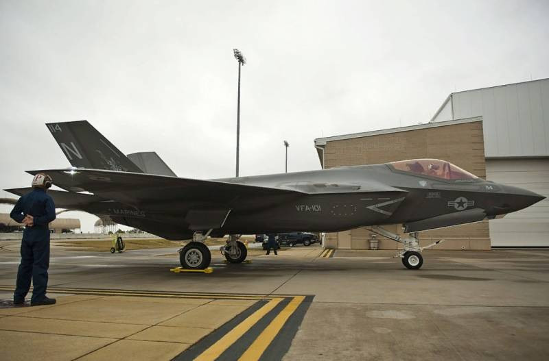 Tiêm kích tàng hình thế hệ thứ năm F-35 Lightning II cần giải quyết triệt để vấn đề liên quan tới nâng cấp phần mềm.