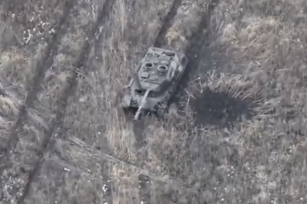 Xe tăng Leopard 1A5 đầu tiên của Ukraine bị vô hiệu hóa trên chiến trường Kupyansk.