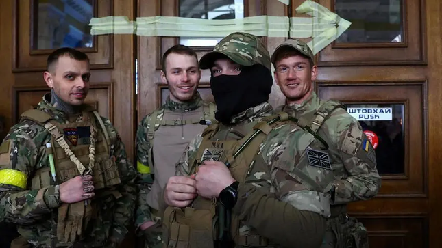 Nhiều "tình nguyện viên" nước ngoài sẽ rời chiến trường Ukraine để tới Trung Đông chiến đấu. Nhiều "tình nguyện viên" nước ngoài sẽ rời chiến trường Ukraine để tới Trung Đông chiến đấu.