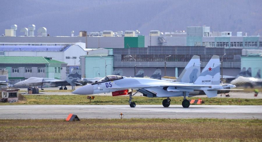 Tiêm kích Su-35 đang rơi vào cảnh "ế ẩm" tương tự MiG-35. Tiêm kích Su-35 đang rơi vào cảnh "ế ẩm" tương tự MiG-35.