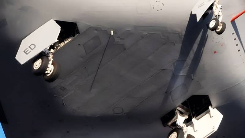 Khoang vũ khí mới được nhận thấy trên máy bay ném bom tàng hình B-21 Raider.