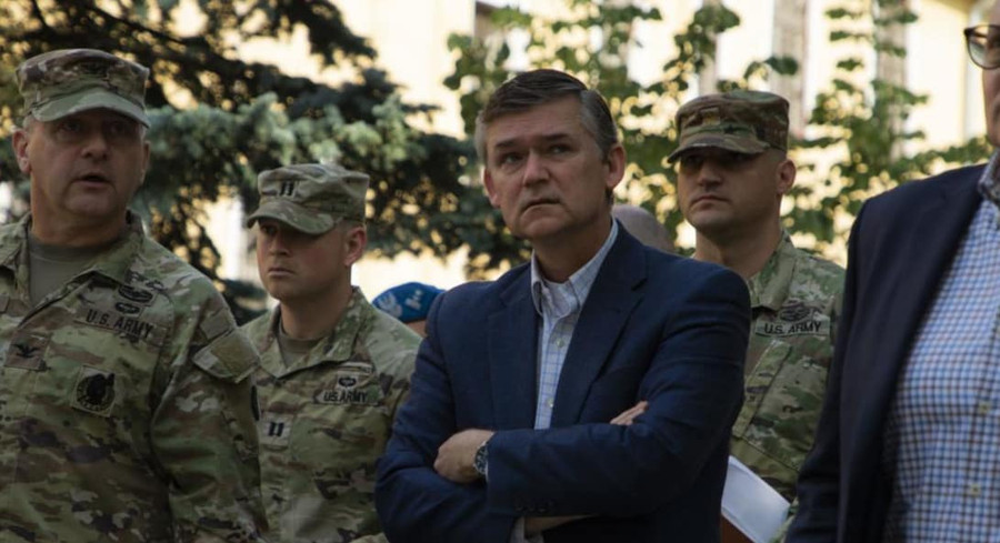 Ông Doug Bush - người đứng đầu bộ phận tiếp tế của lực lượng mặt đất Hoa Kỳ. Ông Doug Bush - người đứng đầu bộ phận tiếp tế của lực lượng mặt đất Hoa Kỳ.