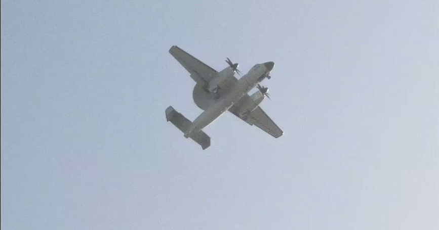 Máy bay AWACS KJ-600 của Hải quân Trung Quốc hiện không còn mang màu sơn vàng thử nghiệm vẫn thường thấy.