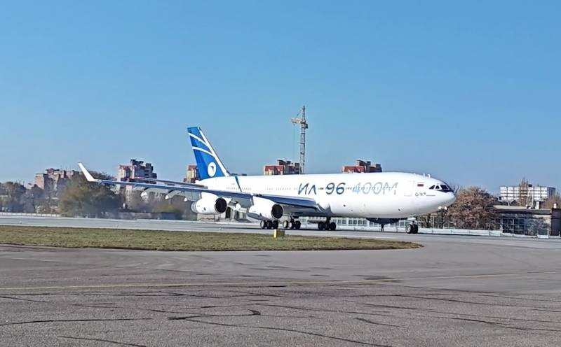 Máy bay Il-96-400M cất cánh là thành tựu to lớn của ngành công nghiệp hàng không Nga. Máy bay Il-96-400M cất cánh là thành tựu to lớn của ngành công nghiệp hàng không Nga.
