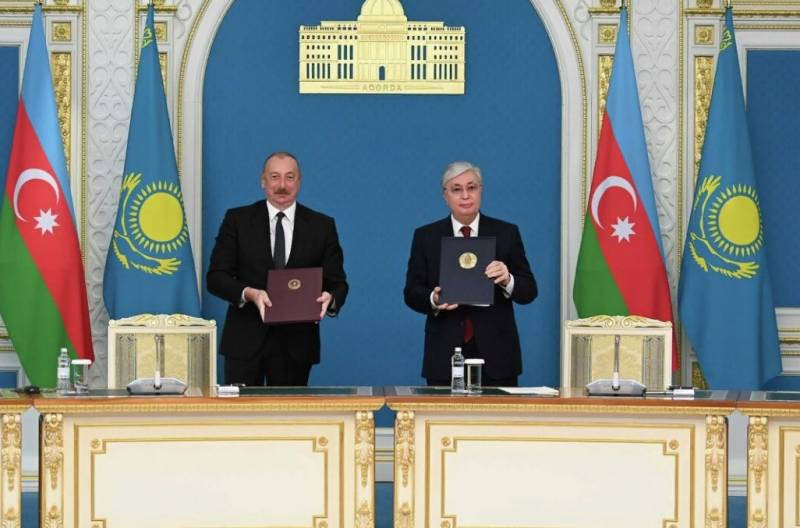 Kazakhstan và Azerbaijan sẽ hợp tác xây dựng một đường ống dẫn dầu mới để tránh phụ thuộc vào Nga. Kazakhstan và Azerbaijan sẽ hợp tác xây dựng một đường ống dẫn dầu mới để tránh phụ thuộc vào Nga.