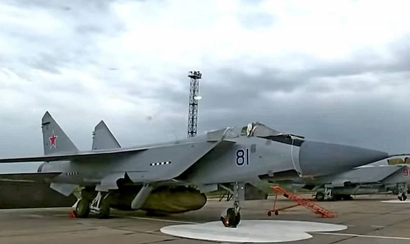 Tiêm kích MiG-31D mang tên lửa chống vệ tinh 79M6