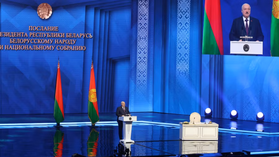 Đề nghị của Tổng thống Belarus Alexander Lukashenko về việc Nga triển khai vũ khí hạt nhân chiến lược đã gây sốc cho cộng đồng quốc tế. Đề nghị của Tổng thống Belarus Alexander Lukashenko về việc Nga triển khai vũ khí hạt nhân chiến lược đã gây sốc cho cộng đồng quốc tế.