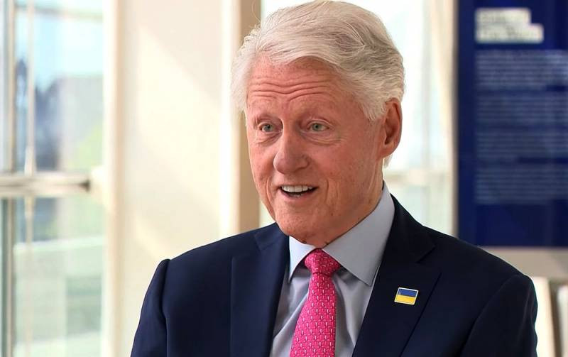 Cựu Tổng thống Mỹ Bill Clinton tiếc nuối vì đã đề nghị Ukraine từ bỏ vũ khí hạt nhân. Cựu Tổng thống Mỹ Bill Clinton tiếc nuối vì đã đề nghị Ukraine từ bỏ vũ khí hạt nhân.