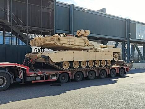 Xe tăng chiến đấu chủ lực M1 Abrams được Mỹ gửi tới Phần Lan tham dự cuộc tập trận.