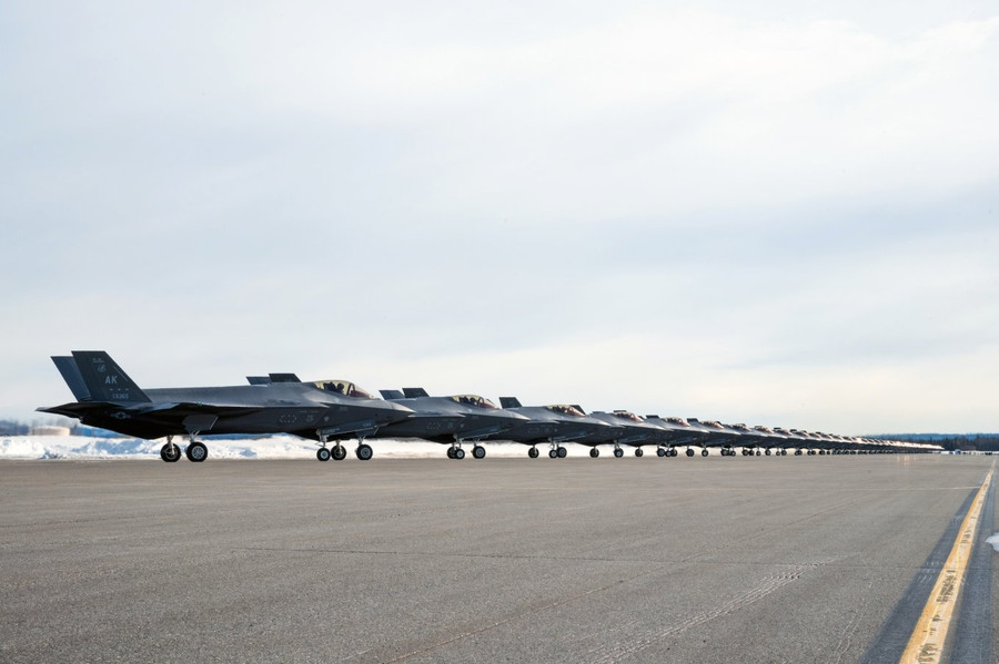 Hiện nay có khá nhiều tiêm kích tàng hình F-35 của Mỹ không ở trong trạng thái sẵn sàng chiến đấu cao nhất. Hiện nay có khá nhiều tiêm kích tàng hình F-35 của Mỹ không ở trong trạng thái sẵn sàng chiến đấu cao nhất.