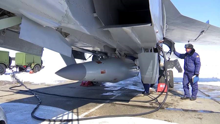 Các tiêm kích MiG-31K cùng tên lửa siêu thanh Kh-47M2 Kinzhal đã được Nga rút từ Belarus về nước. Các tiêm kích MiG-31K cùng tên lửa siêu thanh Kh-47M2 Kinzhal đã được Nga rút từ Belarus về nước.