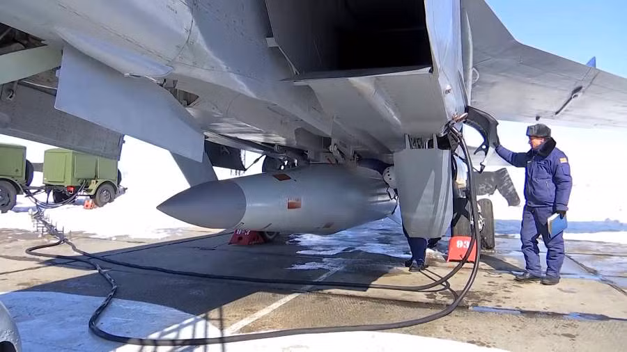 Các tiêm kích MiG-31K cùng tên lửa siêu thanh Kh-47M2 Kinzhal đã được Nga rút từ Belarus về nước.