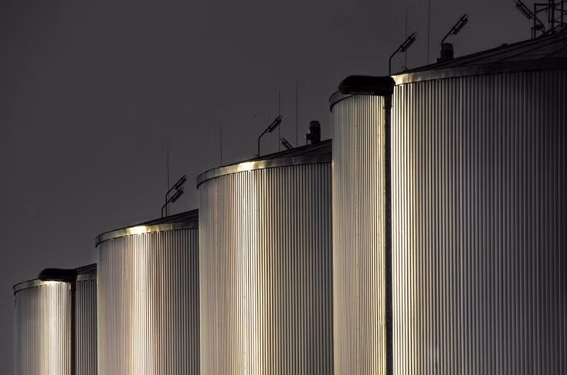 Châu Âu đang hứng chịu hậu quả nặng nề vì cấm vận dầu mỏ Nga.