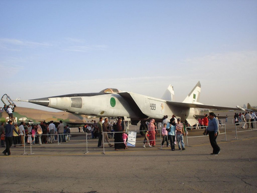 Không quân Libya từng có một phi đội tiêm kích MiG-25 rất lớn. Không quân Libya từng có một phi đội tiêm kích MiG-25 rất lớn.