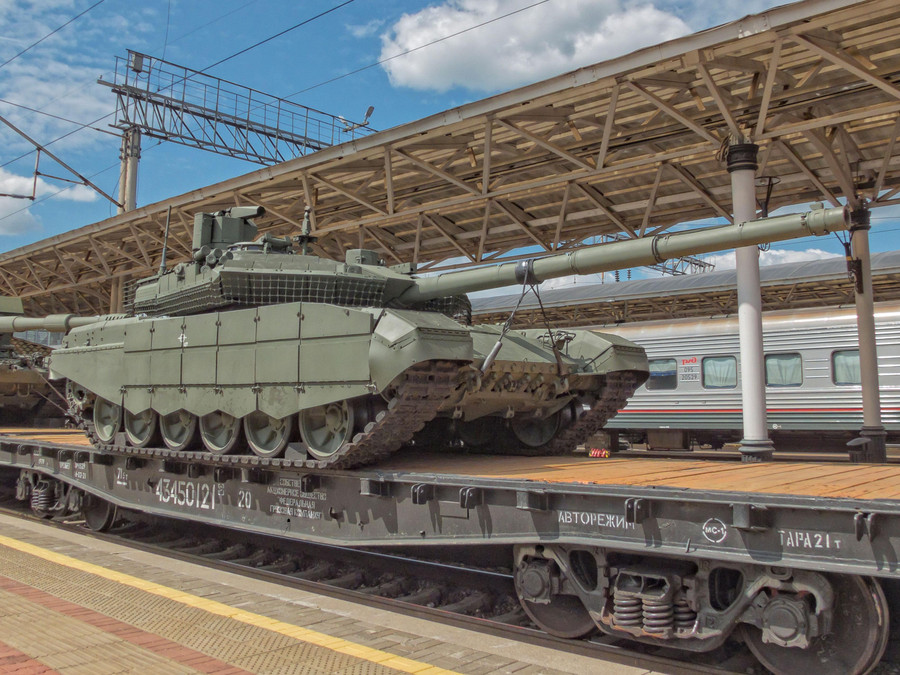 Xe tăng chiến đấu chủ lực T-90M Proryv trên đường giao cho đơn vị sử dụng