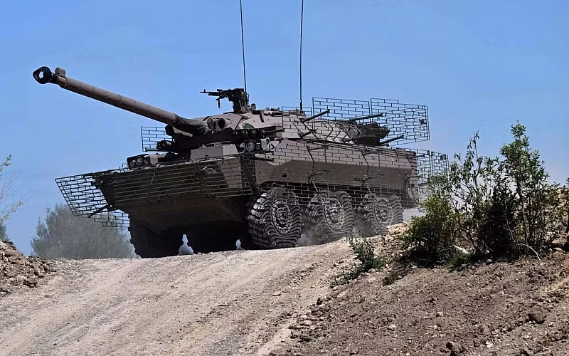 Lực lượng vũ trang Ukraine đang nhận được ngày càng nhiều vũ khí hạng nặng từ phương Tây. Lực lượng vũ trang Ukraine đang nhận được ngày càng nhiều vũ khí hạng nặng từ phương Tây.