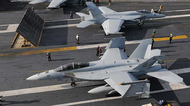 Tiêm kích hạm F/A-18 Super Hornet do Mỹ sản xuất. Tiêm kích hạm F/A-18 Super Hornet do Mỹ sản xuất.