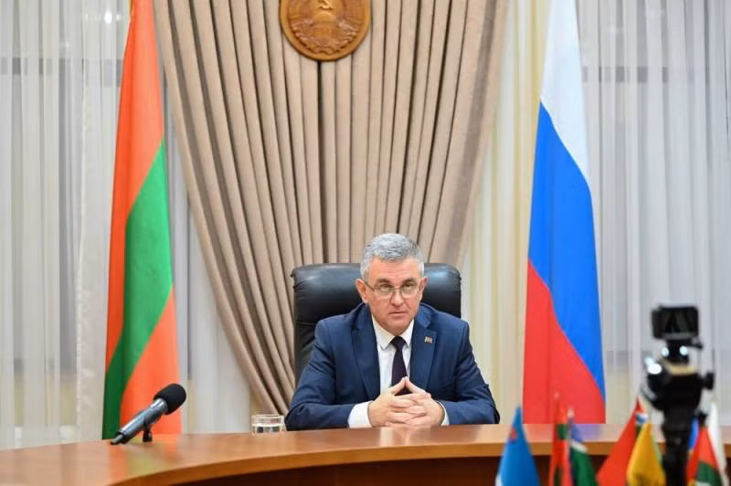 Tổng thống Cộng hòa Moldavian Pridnestrovian tự xưng - ông Vadim Krasnoselsky. Tổng thống Cộng hòa Moldavian Pridnestrovian tự xưng - ông Vadim Krasnoselsky.