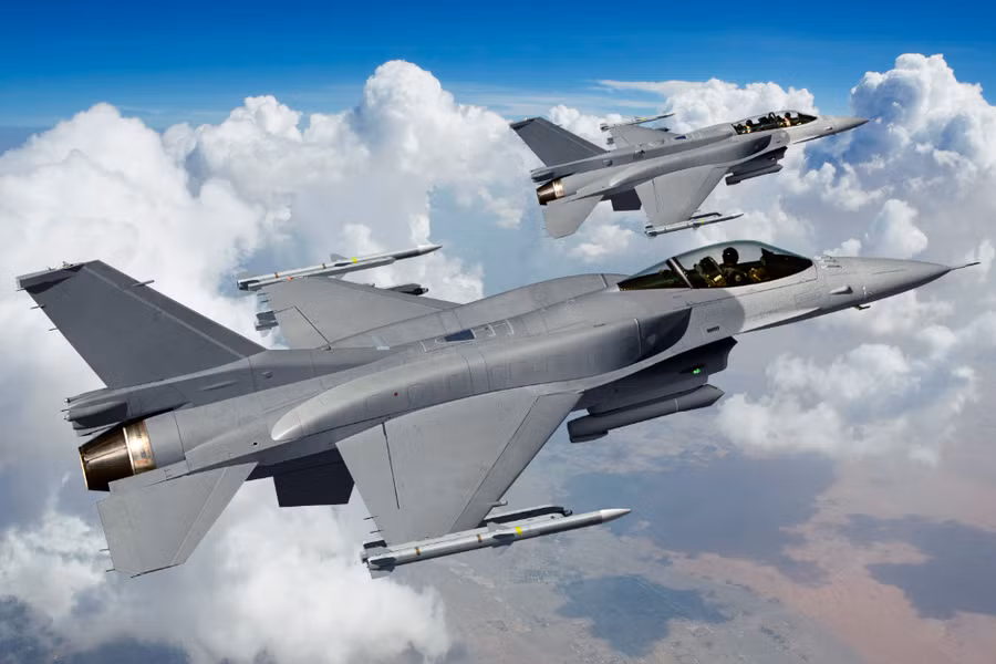 Quân đội Ukraine cần thêm tiêm kích F-16 để phối hợp cùng xe tăng phương Tây. Quân đội Ukraine cần thêm tiêm kích F-16 để phối hợp cùng xe tăng phương Tây.