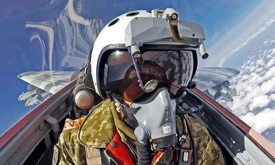 Không quân Ukraine có thể sẽ cần tới những "phi công tình nguyện" để điều khiển máy bay chiến đấu phương Tây Không quân Ukraine có thể sẽ cần tới những "phi công tình nguyện" để điều khiển máy bay chiến đấu phương Tây